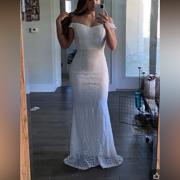 Beautiful white zip back mermaid weeding dress size Small - Picture 6 of 7